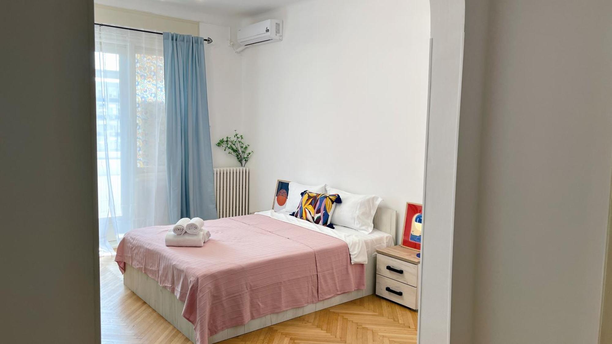 Pinkfluid - Charming In Prime Location * Bukarest