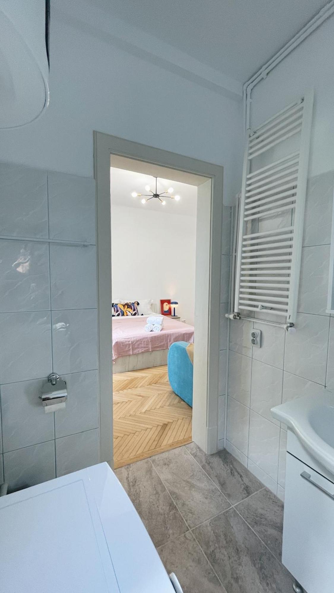 Pinkfluid - Charming In Prime Location Bukarest